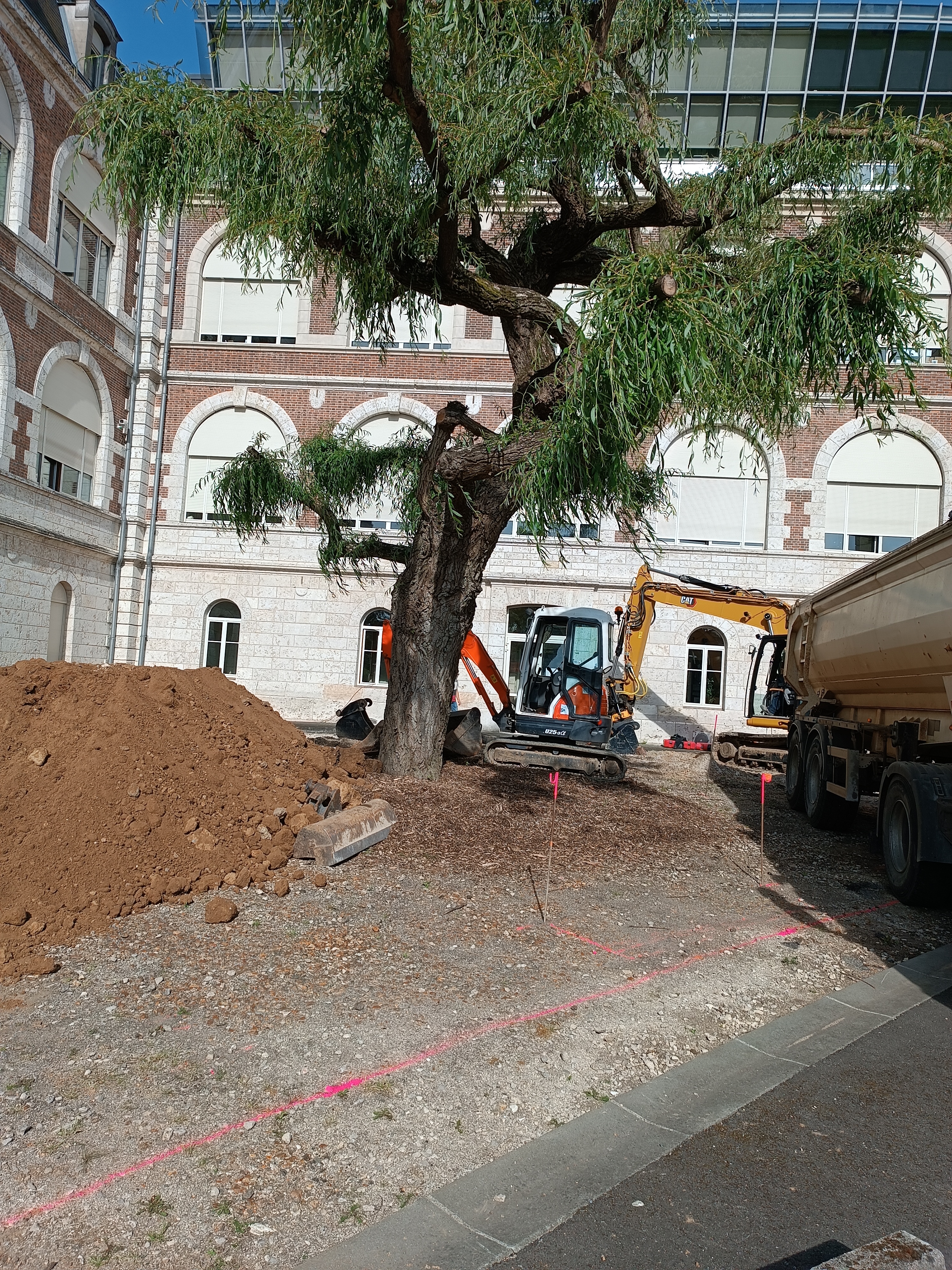 Jardin thérapeutique travaux mai 2023
