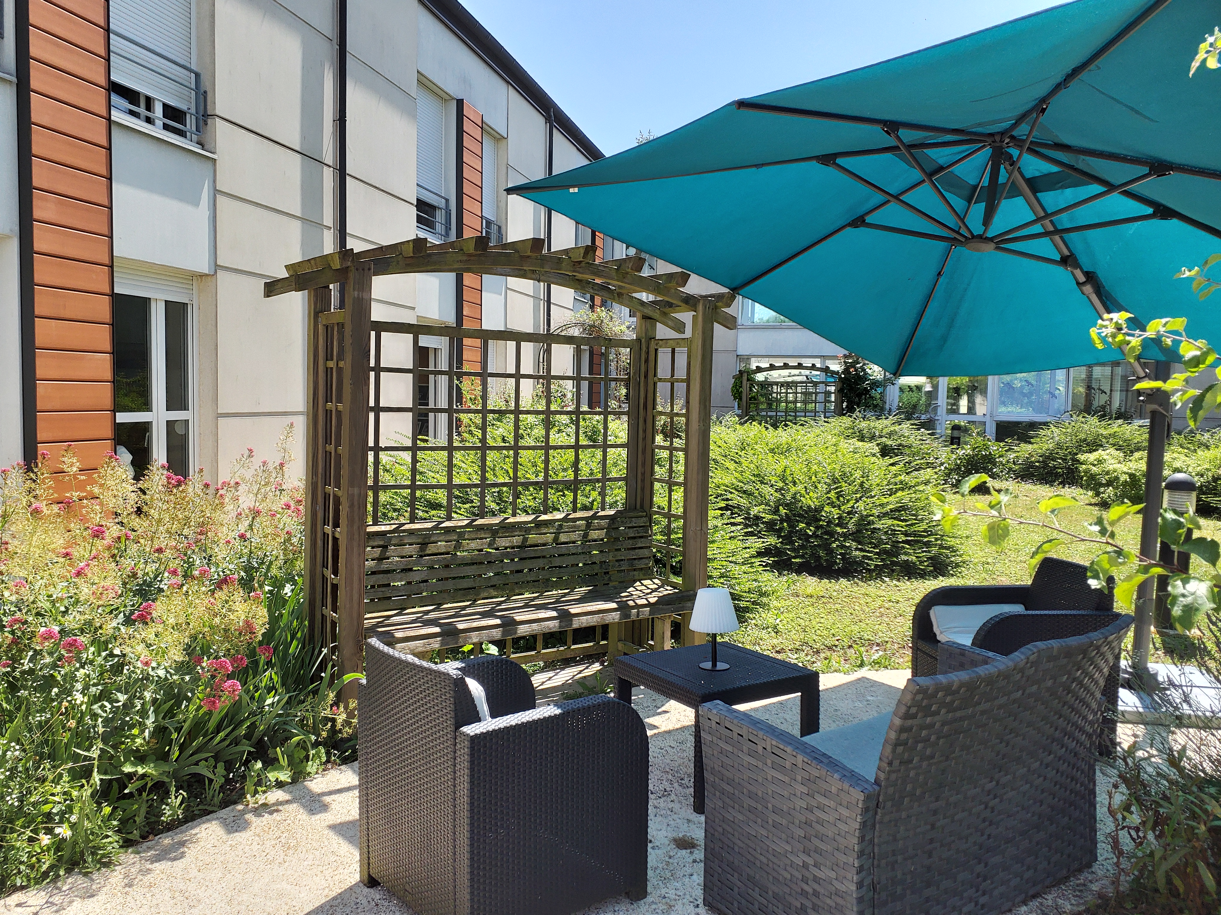 SALON DE JARDIN